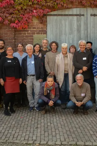 Gruppenfoto der Teilnehmer:innen am Studientag