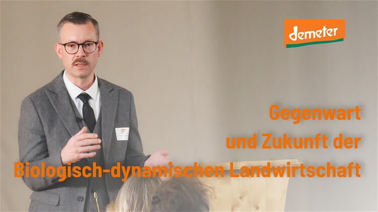 Der Referent Marcel Waldhausen am Rednerpult
