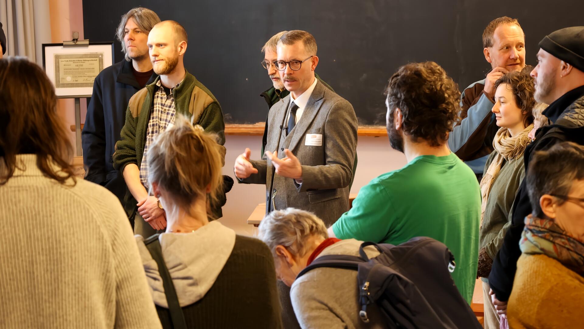 Besucher der Ausstellung Keyserlingk