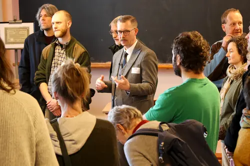 Besucher der Ausstellung Keyserlingk